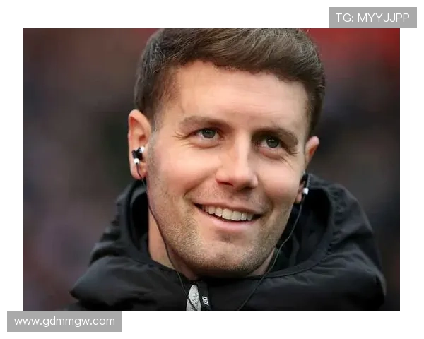 布莱顿俱乐部宣布新援加盟球队全力备战新赛季英超联赛