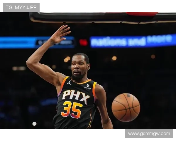 太阳队引入全明星球员助力冲击总冠军，布克与杜兰特联手备战新赛季