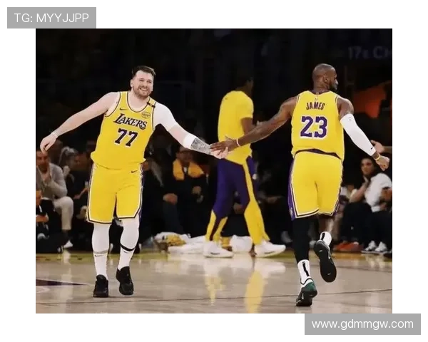 湖人核心双星合力引爆全场年轻阵容崛起球队重回冠军竞争行列