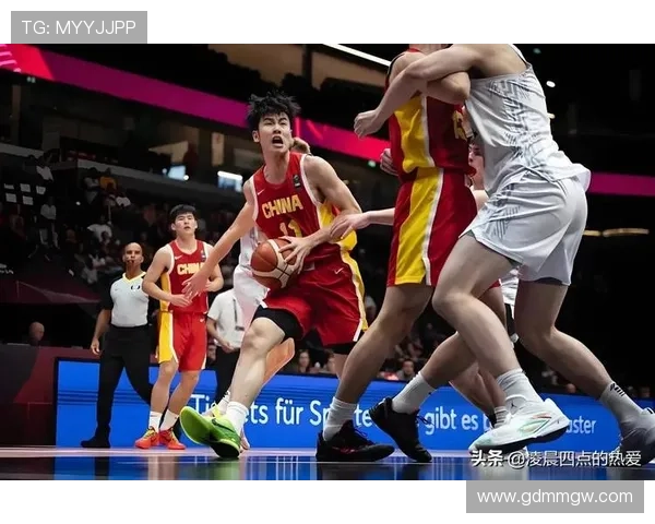 中国男篮奋力拼搏赢得世界杯资格赛重要胜利 全队士气高涨迎接未来挑战