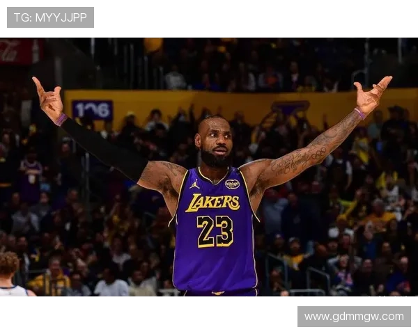 詹姆斯新赛季表现惊艳带领湖人连胜 库里三分神准助勇士重返前列